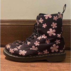 Black Page Meadow Women's Dr. Martens
